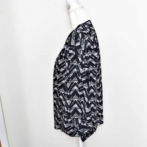 HeartSoul Tribal Kimono Black and White Medium - Picture 3 of 7